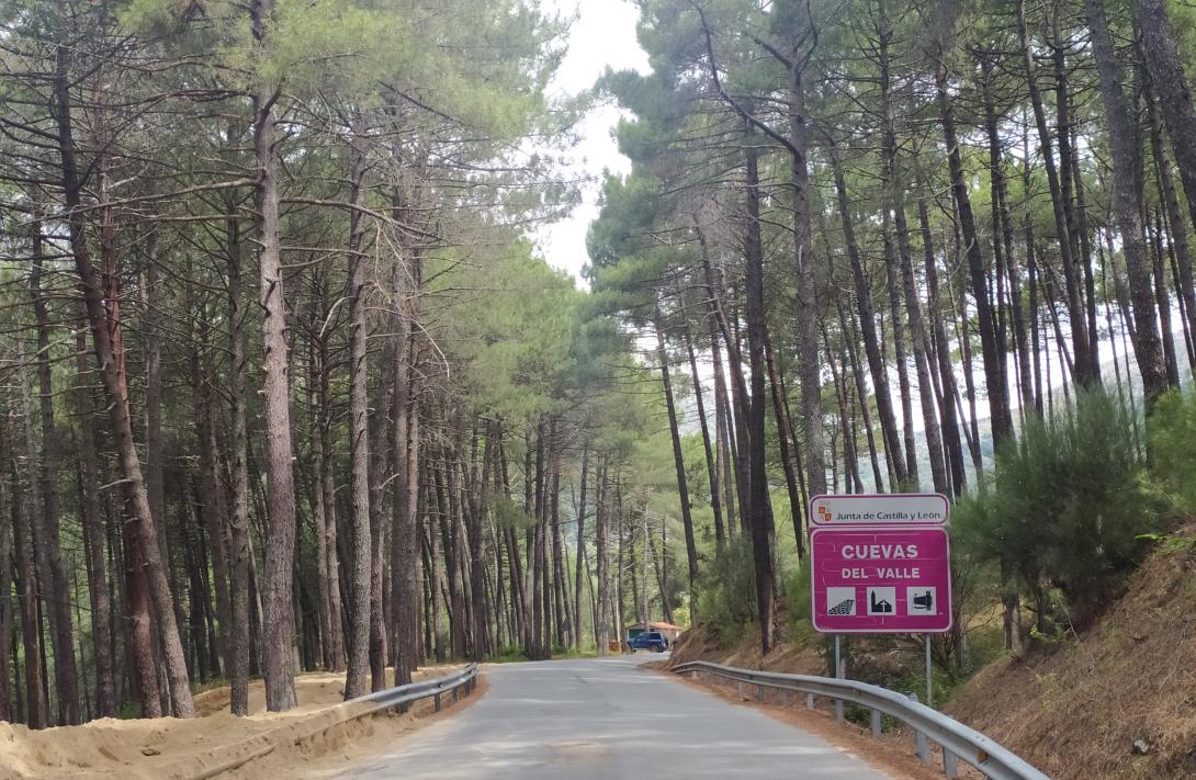 Entrada a Cuevas del Valle