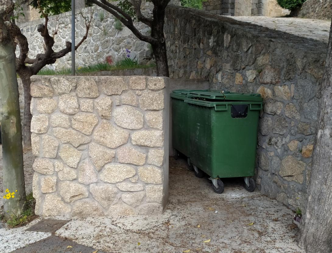 Contenedores de basura en San Esteban