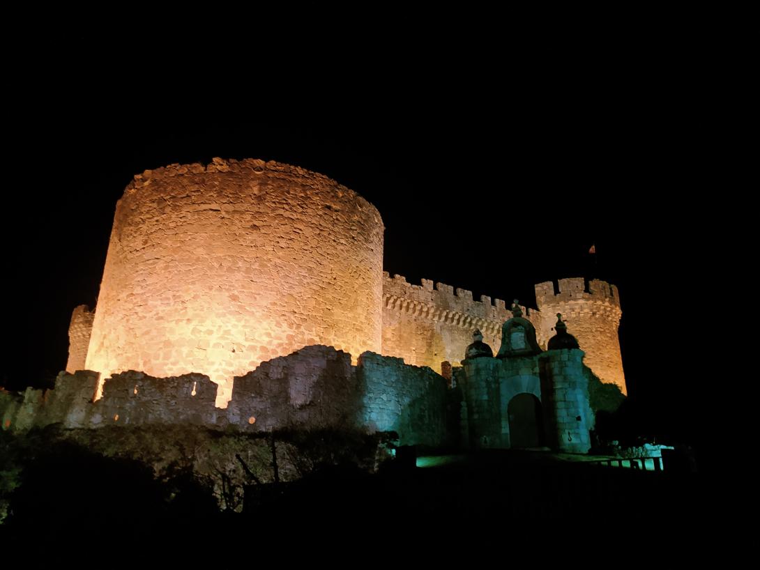 Castillo de La Villa de noche
