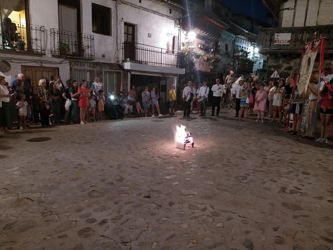 El Vítor por la Plaza Vieja de Cuevas