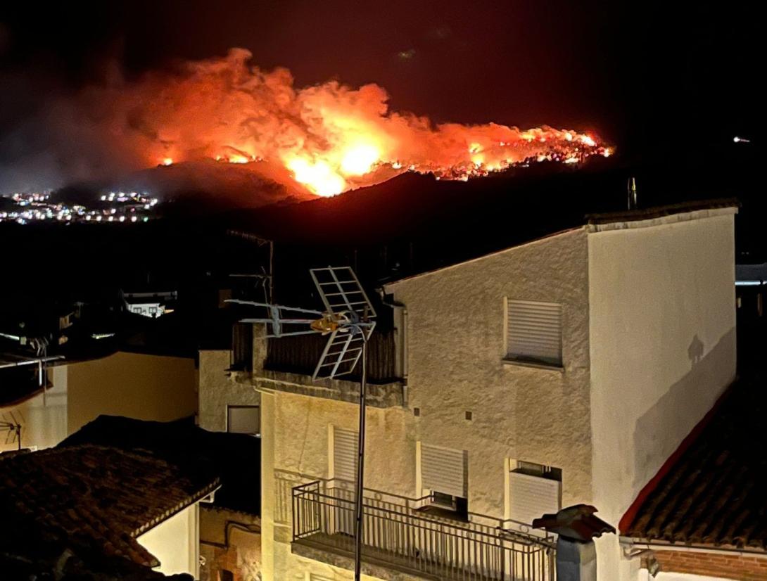 Incendio forestal entre Mombeltrán y Cuevas