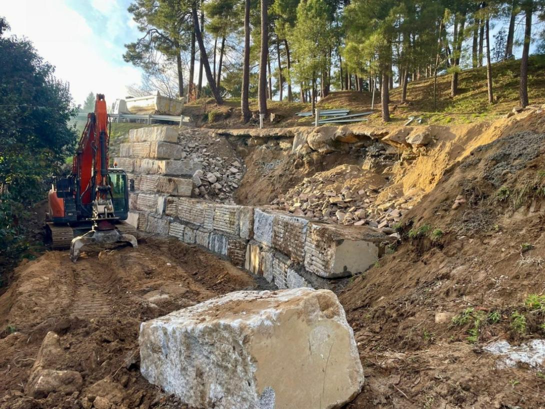 Construcción de muro de contención en la AV-P-708 (Diputación)